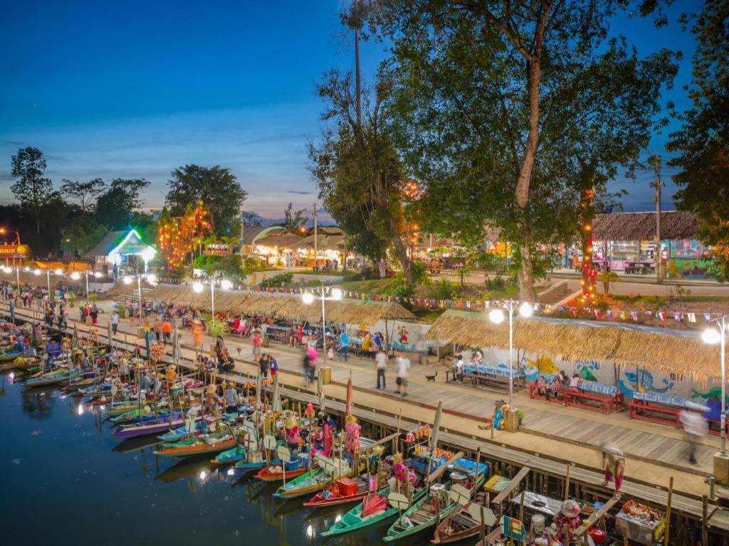 The Three Hat Yai Bagian luar foto